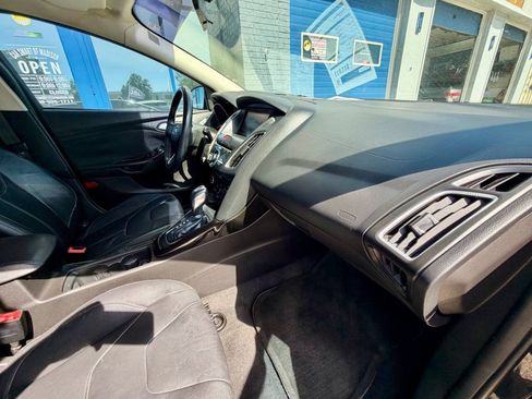 Used 2015 Ford Focus Titanium FWD image 28