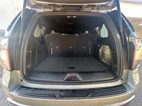 Used 2023 Chevrolet Suburban LT image 33