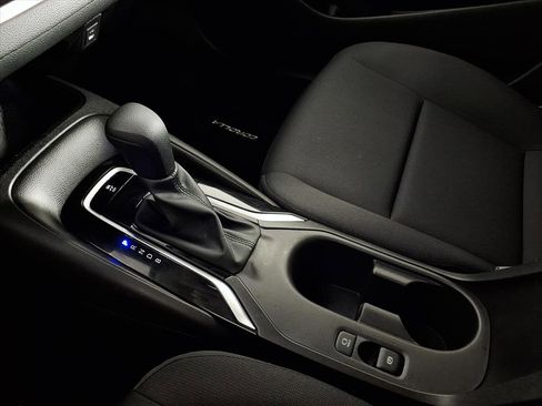 Used 2025 Toyota Corolla LE image 21