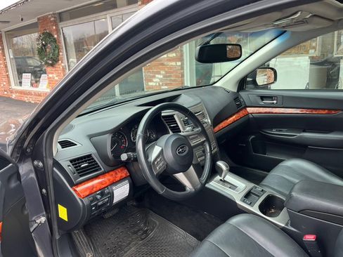 Used 2011 Subaru Outback 2.5i Limited w/ PWR Moonroof Pkg image 9