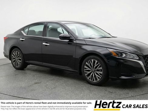 Used 2025 Nissan Altima 2.5 SV FWD image 1