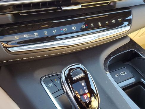 Used 2022 Cadillac Escalade Premium Luxury image 19