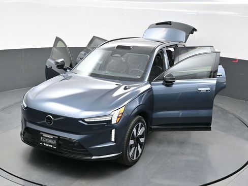 New 2025 Volvo EX90 Ultra image 39