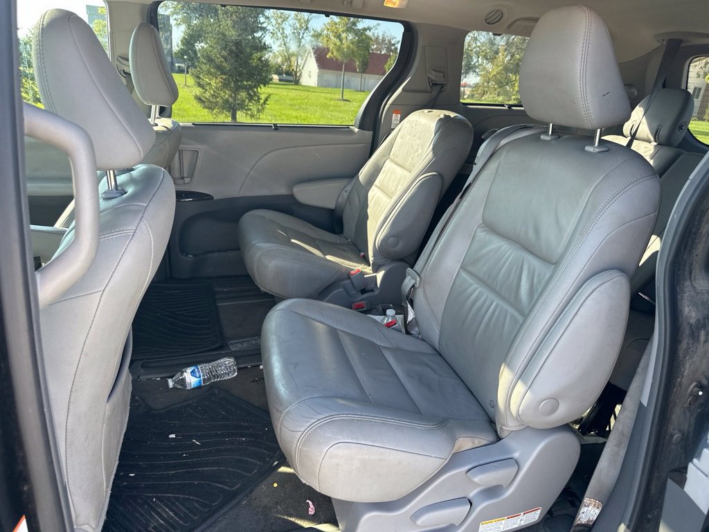 Used 2018 Toyota Sienna XLE w/ XLE Navigation Package FWD image 15