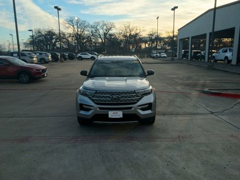 Used 2023 Ford Explorer Limited image 5