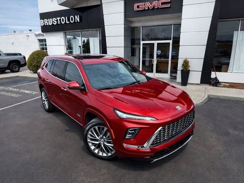 Used 2025 Buick Enclave Avenir w/ Super Cruise Package image 2