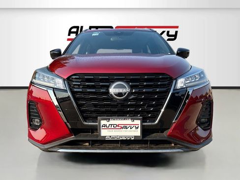 Used 2024 Nissan Kicks SR w/ SR Premium Package FWD image 2