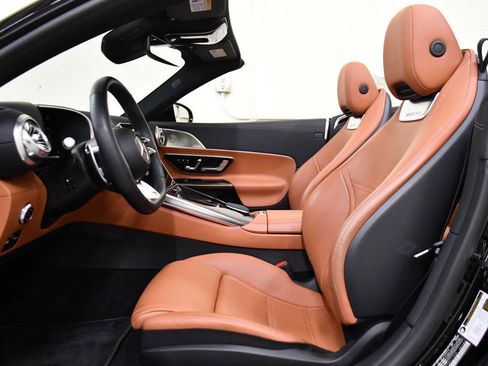 Used 2022 Mercedes-Benz SL 55 AMG 4MATIC w/ Driver Assistance Package image 11