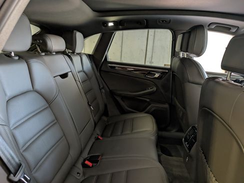 Used 2025 Porsche Macan image 23