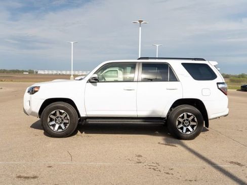 Used 2023 Toyota 4Runner TRD Off-Road Premium AWD/4WD image 4