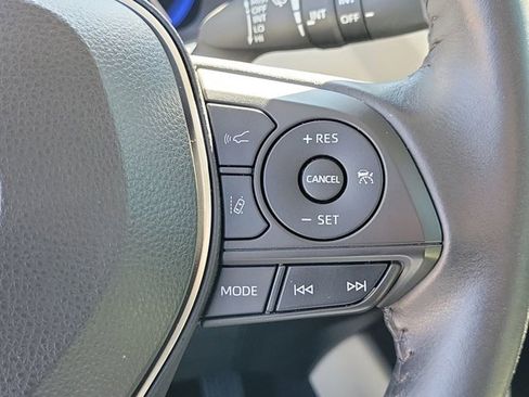 Used 2022 Toyota Corolla Cross XLE image 32