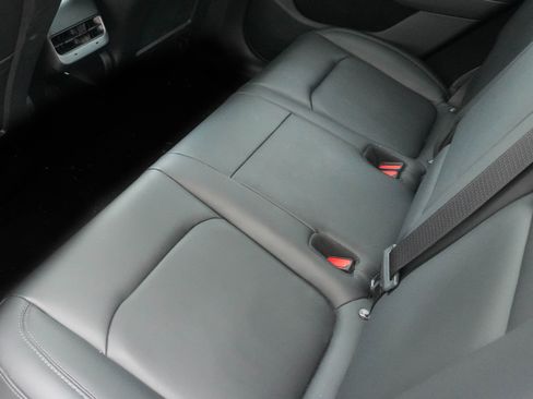 Used 2024 Tesla Model Y Long Range image 32