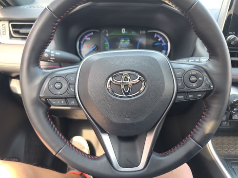 Used 2025 Toyota RAV4 SE AWD/4WD image 21