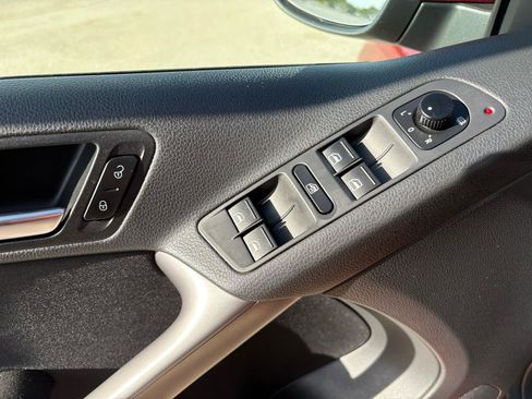 Used 2010 Volkswagen Tiguan S FWD image 37