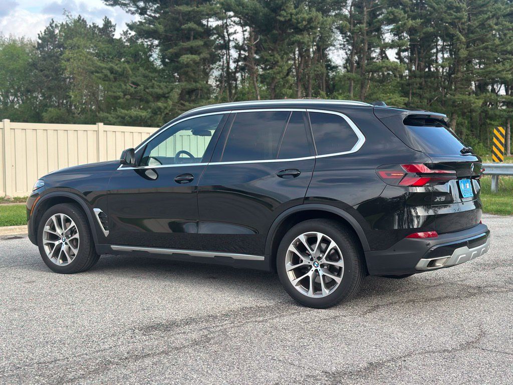 Used 2024 BMW X5 xDrive40i w/ Premium Package AWD/4WD image 8
