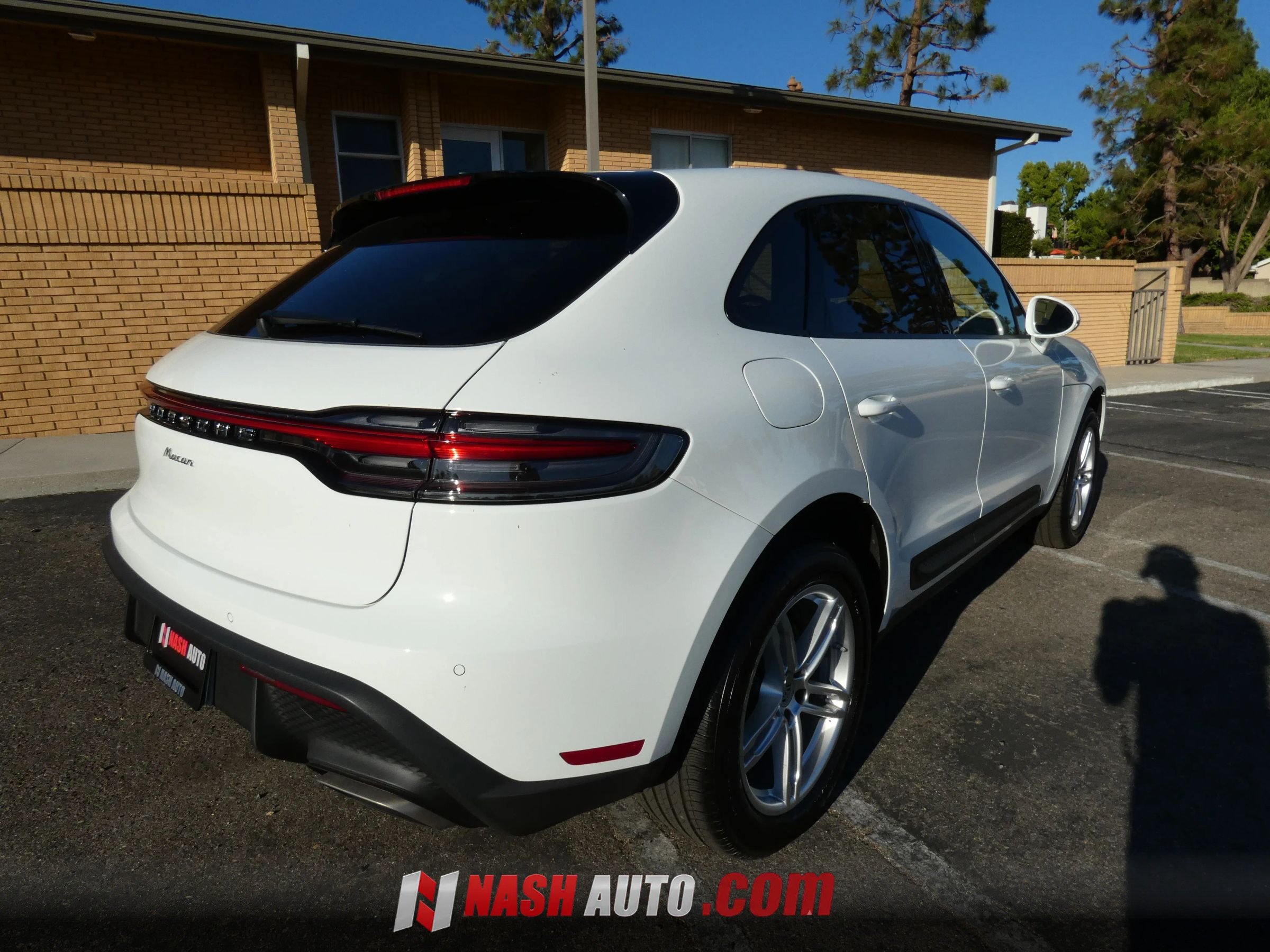 Used 2024 Porsche Macan AWD/4WD image 8