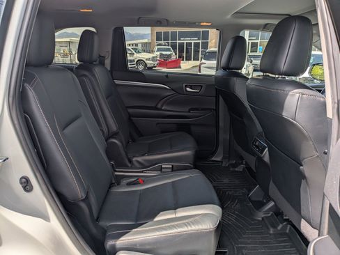 Used 2019 Toyota Highlander Limited AWD/4WD image 29