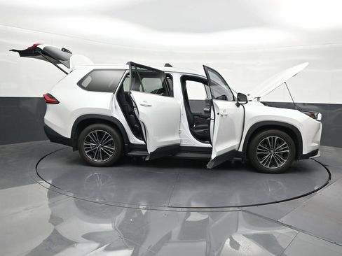 Used 2024 Toyota Grand Highlander AWD Hybrid image 33
