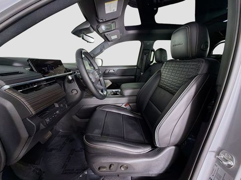 Used 2025 GMC Sierra EV Denali AWD/4WD image 22