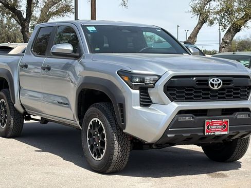 Certified 2025 Toyota Tacoma TRD Off-Road image 3