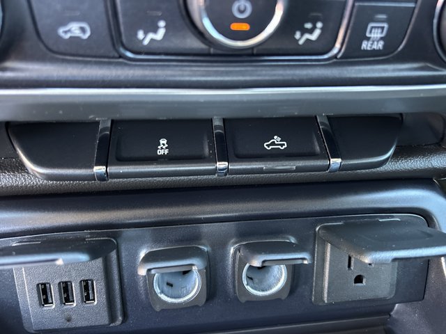 Used 2014 Chevrolet Silverado 1500 LTZ AWD/4WD image 34
