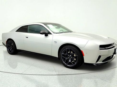 Used 2024 Dodge Charger Daytona R/T w/ Plus Group AWD/4WD image 3