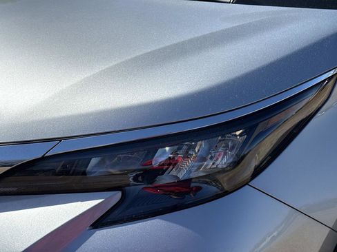 Used 2025 Toyota Sienna XLE image 9