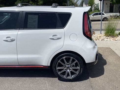 Used 2018 Kia Soul ! FWD image 4