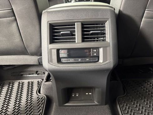 Used 2023 Volkswagen Atlas SE w/ Panoramic Sunroof Package AWD/4WD image 13