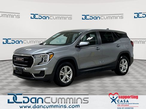 Used 2024 GMC Terrain SLE FWD image 1