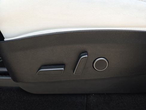 Used 2022 Tesla Model Y Long Range AWD/4WD image 15