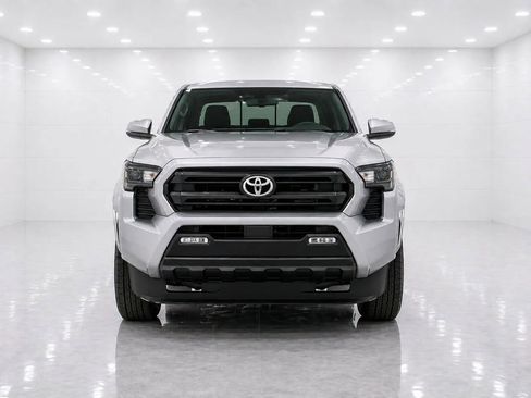 Used 2025 Toyota Tacoma SR5 AWD/4WD image 8