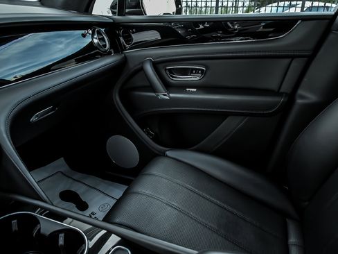 Used 2020 Bentley Bentayga AWD/4WD image 42