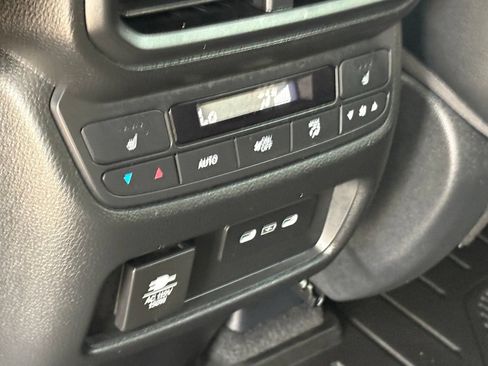 Used 2025 Honda Pilot Elite image 37