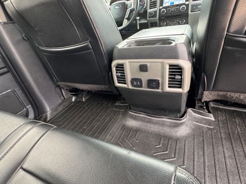 Used 2018 Ford F250 Lariat w/ Chrome Package AWD/4WD image 12