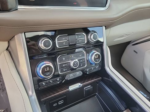 Used 2024 GMC Yukon Denali w/ Denali Reserve Package AWD/4WD image 21