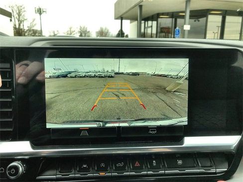 Used 2025 GMC Sierra 1500 SLT image 17