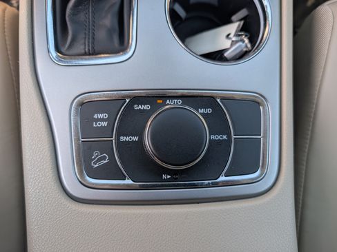 Used 2020 Jeep Grand Cherokee Limited AWD/4WD image 28
