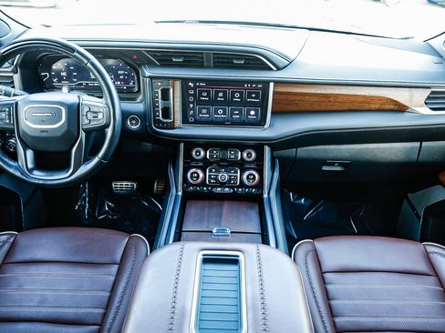 Used 2024 GMC Yukon XL Denali Ultimate image 10