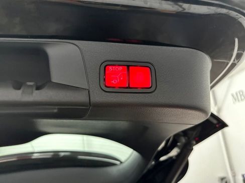 Used 2025 Mercedes-Benz GLB 35 AMG 4MATIC image 24