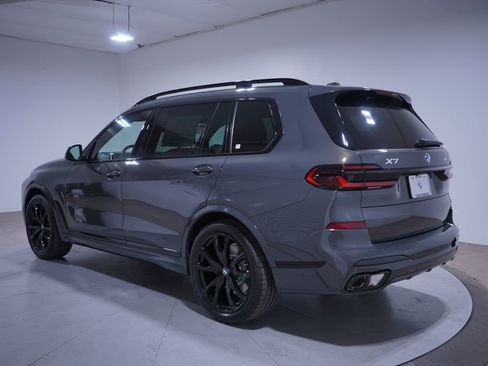Used 2026 BMW X7 xDrive40i w/ M Sport Package image 3