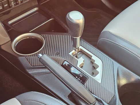 Used 2015 Toyota RAV4 Limited image 34