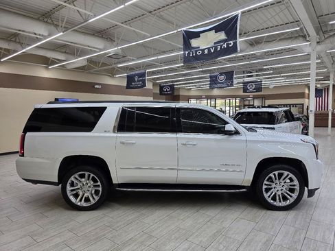 Used 2019 GMC Yukon XL SLT w/ Premium Edition RWD image 5