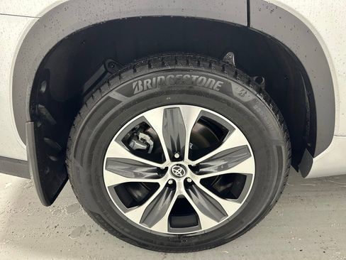 Used 2025 Toyota Highlander XLE image 73