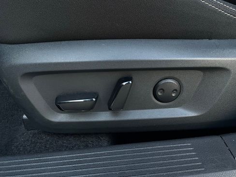 Used 2025 Nissan Rogue SV image 11