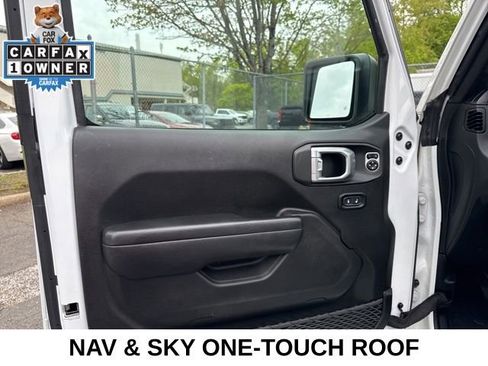 Used 2023 Jeep Wrangler Unlimited w/ Sun & Screen Package AWD/4WD image 36