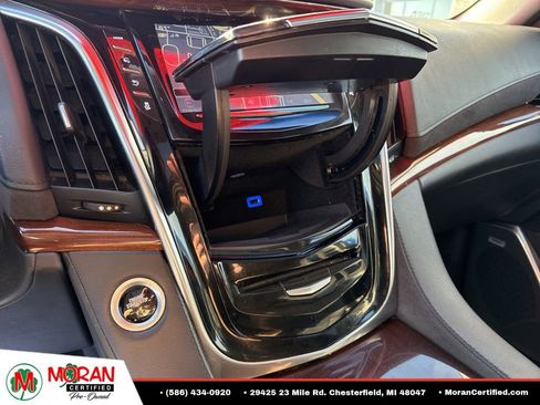 Used 2019 Cadillac Escalade Premium Luxury AWD/4WD image 21