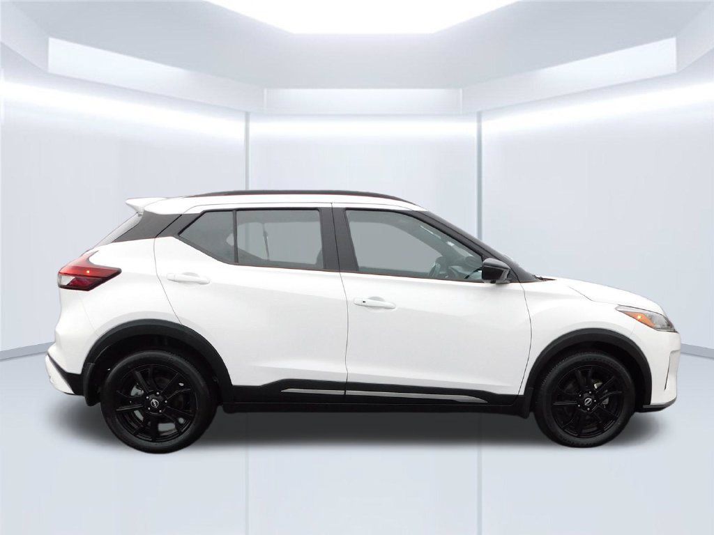 Used 2024 Nissan Kicks SR FWD image 2
