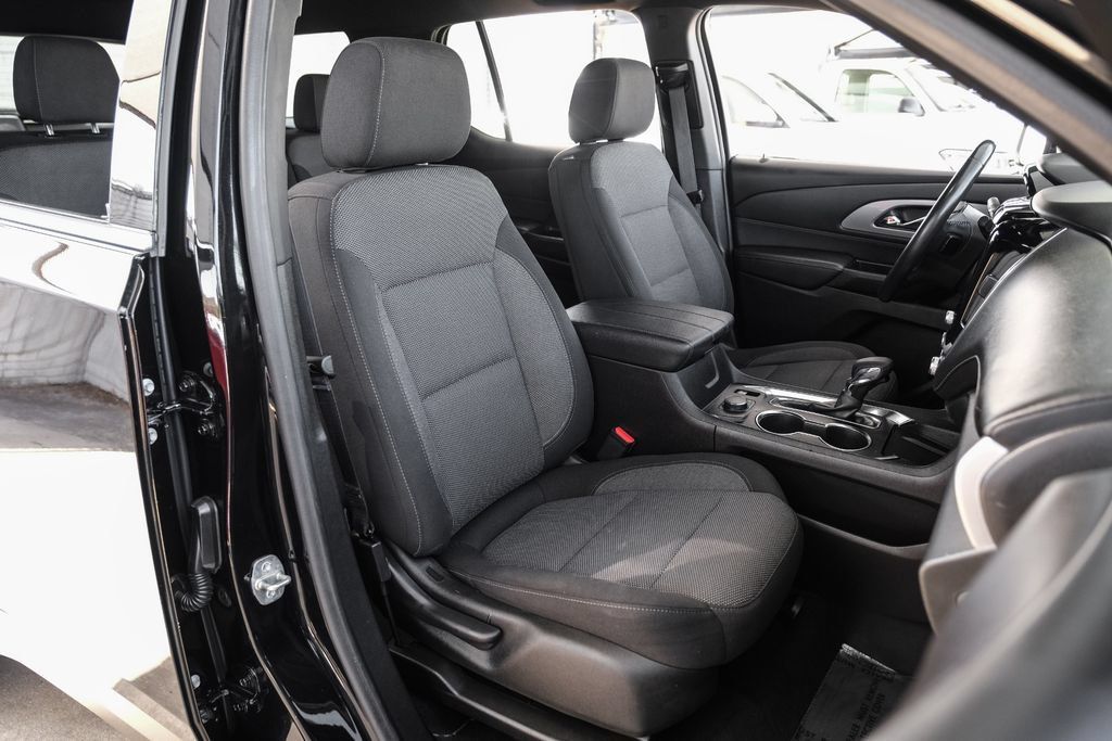 Used 2022 Chevrolet Traverse LT FWD image 34