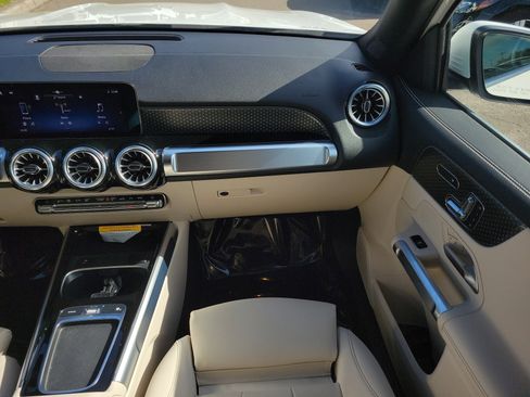 Certified 2025 Mercedes-Benz GLB 250 image 19